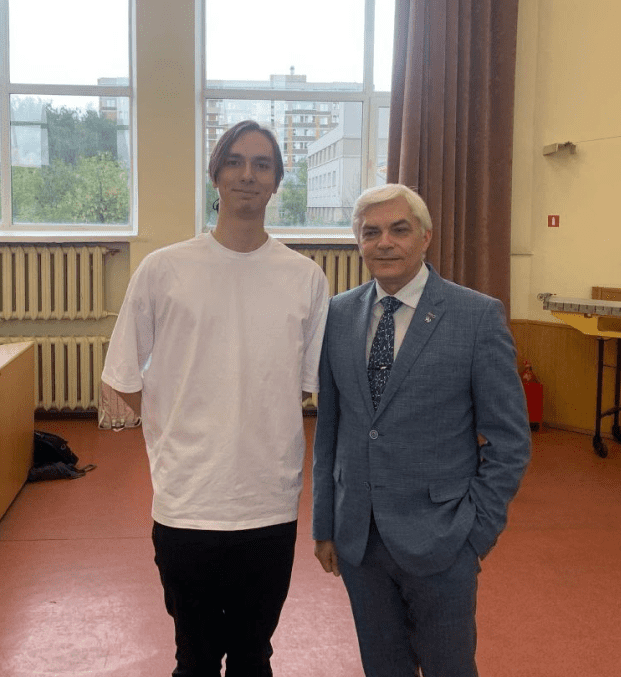 Мая поступила в колледж и учится на стоматолога в Питере